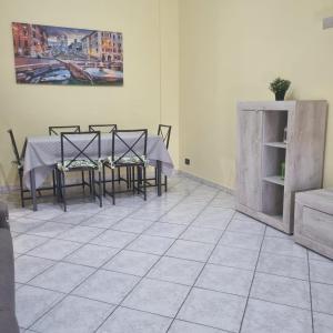 a dining room with a table and chairs on a tile floor at Casa Vanessa in Rome