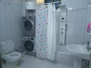 A bathroom at Lifespans resort منتجعات عمر