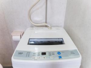 a washing machine in a room with a toilet at Shinjuku, 3min walk from Nishi-Shinjuku 5-chome Sta, 3min Shinjuku Sta Switch, Wi-Fi ,Pocketwi-Fi in Tokyo