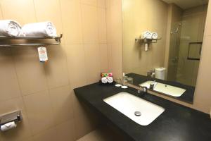 Ένα μπάνιο στο Hotel Dafam Rio
