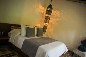 Postel nebo postele na pokoji v ubytování Hotel Vísperas