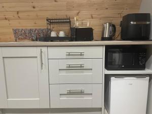 Köök või kööginurk majutusasutuses Tra na Mbó Glamping Pod