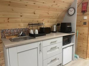 Köök või kööginurk majutusasutuses Tra na Mbó Glamping Pod