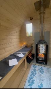 Voodi või voodid majutusasutuse Tra na Mbó Glamping Pod toas