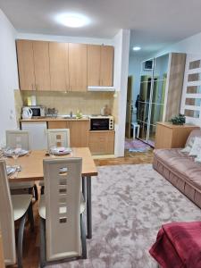 Kuchyň nebo kuchyňský kout v ubytování Vila Košuta - Kopaonik, Brzeće 30m from gondola + 11 fotografií