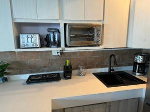 Kuchyň nebo kuchyňský kout v ubytování Aguada Beach Condos + 37 fotografií