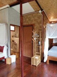 Postel nebo postele na pokoji v ubytování Mook Bamboo Bungalows