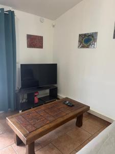 Μια τηλεόραση ή/και κέντρο ψυχαγωγίας στο La Port-Gentillaise