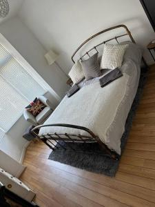 Voodi või voodid majutusasutuse Whitstable Harbour - Superb 2 bed close to sea & town toas