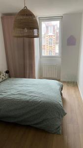 Postel nebo postele na pokoji v ubytování Le Spot, appartement cosy à 1mn de la mer, Saint Aubin sur Mer