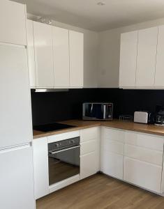 Kuchyň nebo kuchyňský kout v ubytování Le Spot, appartement cosy à 1mn de la mer, Saint Aubin sur Mer