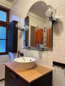 Koupelna v ubytování Ferienwohnung Auszeit im Südharz + 12 fotografií