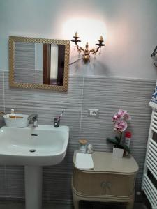 a bathroom with a sink and a mirror at PALAZZO Bed and Breakfast in Calvisano