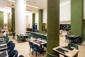 Μια τηλεόραση ή/και κέντρο ψυχαγωγίας στο Diwan Casablanca Hotel & Spa