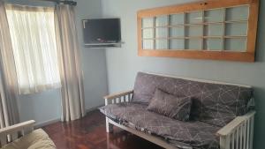 TV a/nebo společenská místnost v ubytování Strand Holiday House