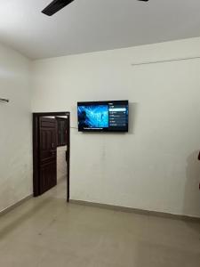 Μια τηλεόραση ή/και κέντρο ψυχαγωγίας στο Thakur homestay