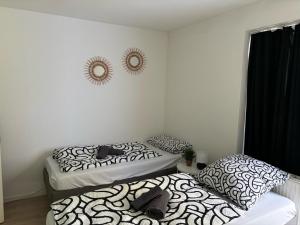 Ένα ή περισσότερα κρεβάτια σε δωμάτιο στο Apartment Werther mit Terrasse