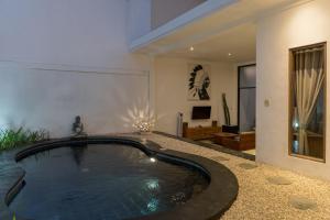 a hot tub in the middle of a living room at Villa Skyler Seminyak in Seminyak