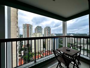 Μπαλκόνι ή βεράντα στο Studio com piscina a 1 minuto a pé do Metrô Brooklin