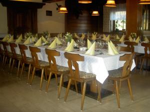 Restauracja lub miejsce do jedzenia w obiekcie Gasthof Neuwirt