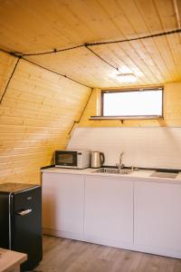Kuchyň nebo kuchyňský kout v ubytování Cottages DILA