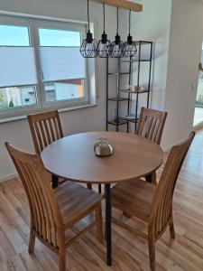 a dining room table and chairs in a room at Schöne Wohnung mit Balkon in Stockach