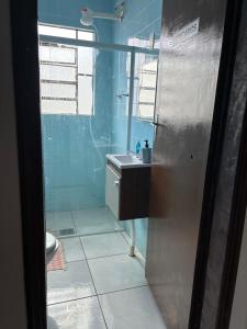 Ένα μπάνιο στο Quarto em frente moradia unicamp +6 φωτογραφίες