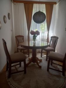 Et opholdsområde på Apartman BB + 7 billeder