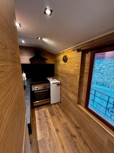 Chalet Millou Beuil的厨房或小厨房