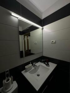 Ένα μπάνιο στο GH Apartment Tirana