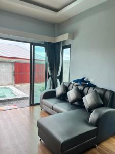 Bazén v ubytování Arun Siri Pool Villa Aonang nebo v jeho okolí
