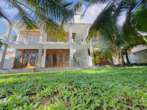 Κήπος έξω από το New Ocean Breeze Madiha