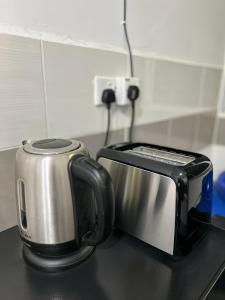 a toaster sitting on top of a kitchen counter at Singgah manis kinarut homestay in Papar