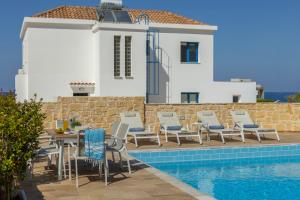 Bazén v ubytování Diana Seaside Villas nebo v jeho okolí
