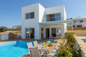 Bazén v ubytování Diana Seaside Villas nebo v jeho okolí