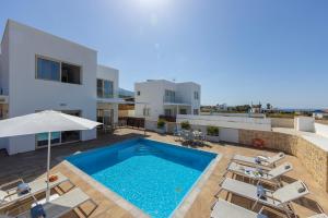 Bazén v ubytování Diana Seaside Villas nebo v jeho okolí