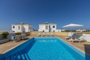 Bazén v ubytování Diana Seaside Villas nebo v jeho okolí