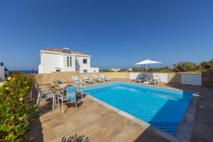 Bazén v ubytování Diana Seaside Villas nebo v jeho okolí