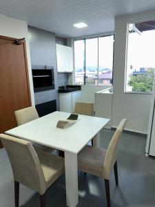 Η κουζίνα ή μικρή κουζίνα στο Residencial Wrubleski SC