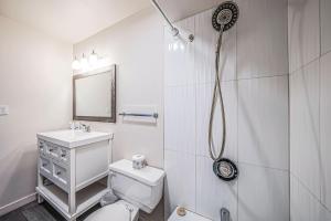 Koupelna v ubytování Bluebird Motel