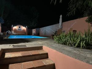 Bazén v ubytování Chambre d'hôtes A l'ancre marine de la Villa Rose nebo v jeho okolí