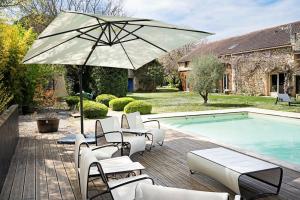 Πισίνα στο ή κοντά στο Grand Gîte avec Piscine - A LOT OF CHARME