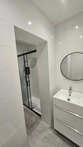 Ένα μπάνιο στο Place to Stay in Thames Ditton +4 φωτογραφίες