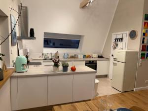 Kuchyň nebo kuchyňský kout v ubytování Elegantes Ferienhaus Seeidylle mit Blick auf Möhnesee