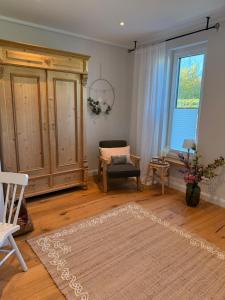 Posezení v ubytování Elegantes Ferienhaus Seeidylle mit Blick auf Möhnesee