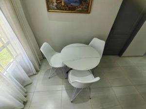 a white table and two white chairs in a room at Executive 2-bedroom Serenity apartment in Wendywood Sandton with its own entrance in Johannesburg +13 photos