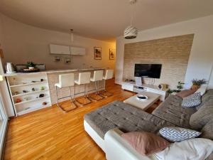 TV a/nebo společenská místnost v ubytování Apartment Oliva Rab