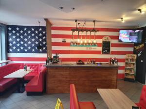 a bar with an american flag painted on the wall at Szymi Pokoje Gościnne in Bytów