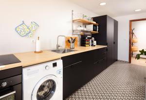 a kitchen with a washing machine and a sink at Gran Sol 3BR - Sea View - AC & Wifi - 10 min to Beach in Rincón de la Victoria +20 photos