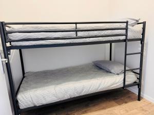 En eller flere senge i et værelse på Appartement Magnum